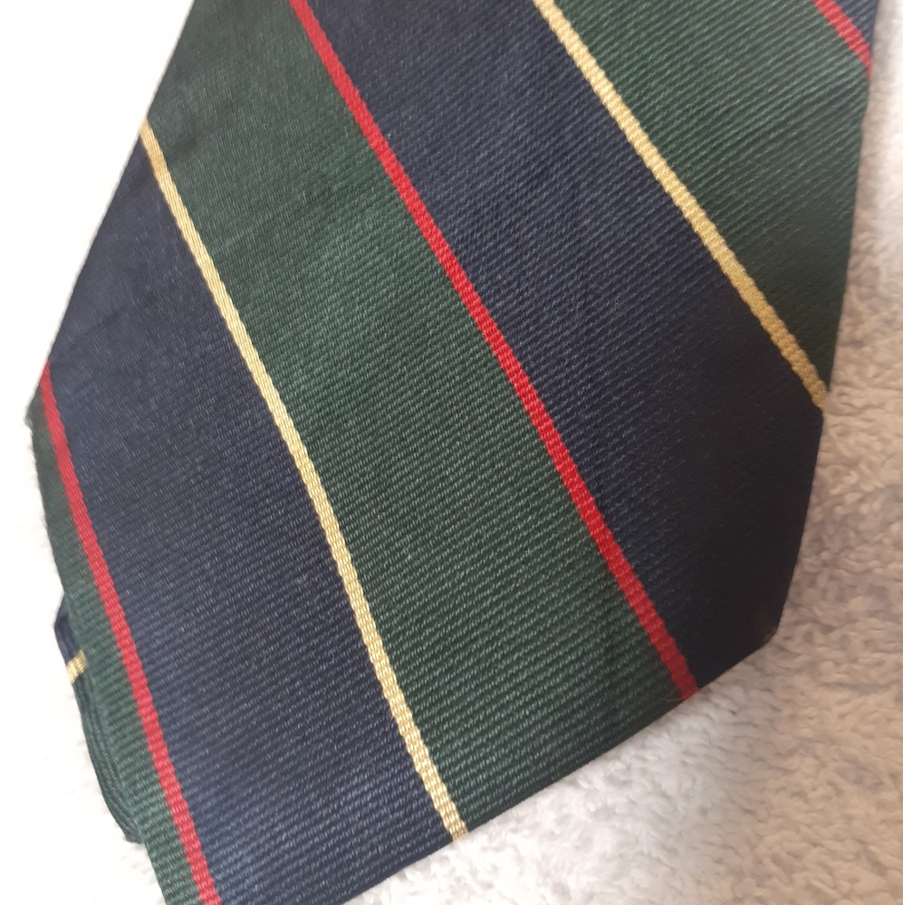 NEW in sleeve Roundtree & Yorke silk tie